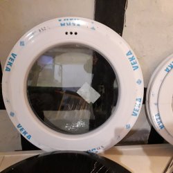 Rundt vindue med kip ind  70